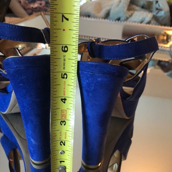 Confortable Heels in Royal Blue - Picture 3 of 4